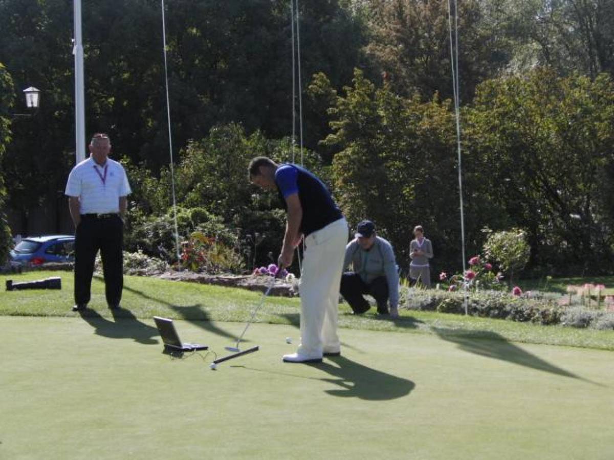 Lee Westwood under the eye of putting coach Phil Kenyon